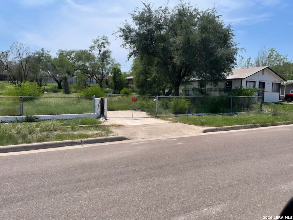 965 Ave D Eagle Pass TX 78852