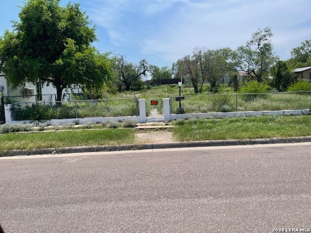 965 Ave D Eagle Pass TX 78852