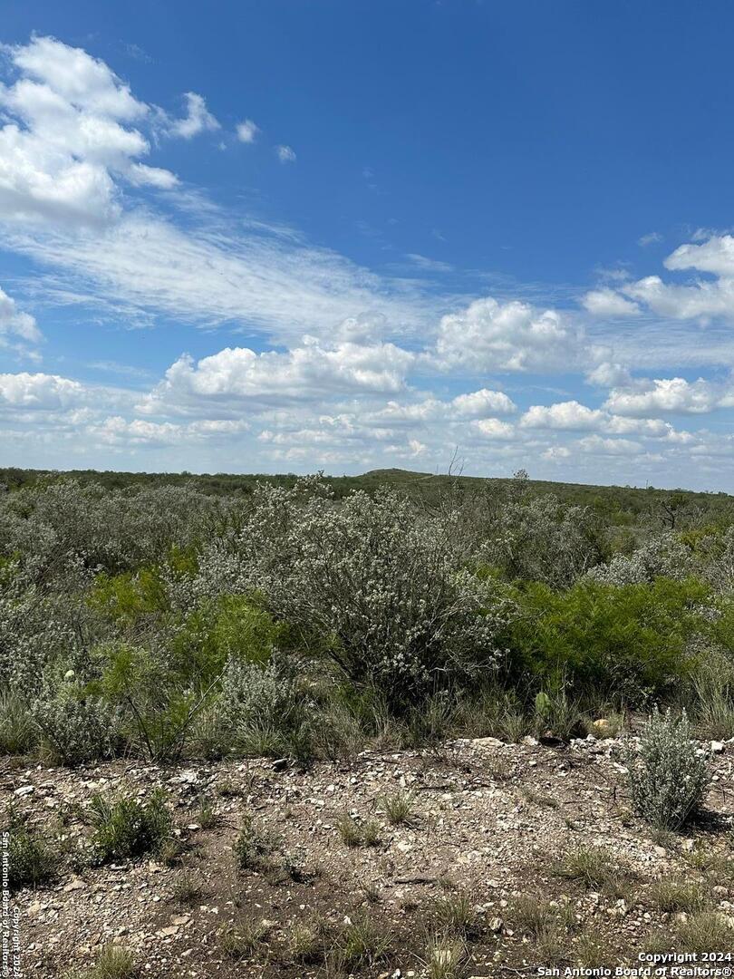 87 Legend Hills Road Uvalde TX 78801