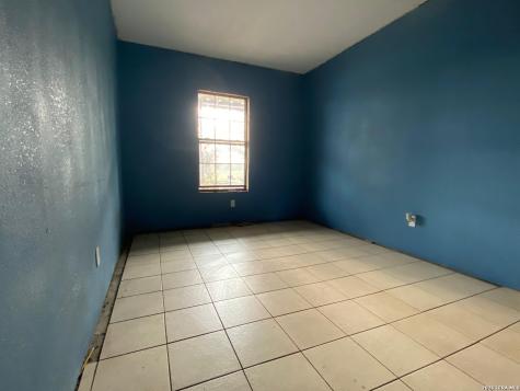 22 N Deer Valley Road Uvalde TX 78801