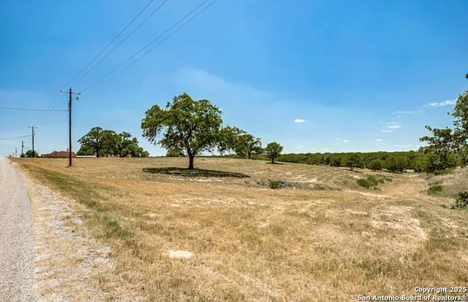 241 Abrego Lake Floresville TX 78114
