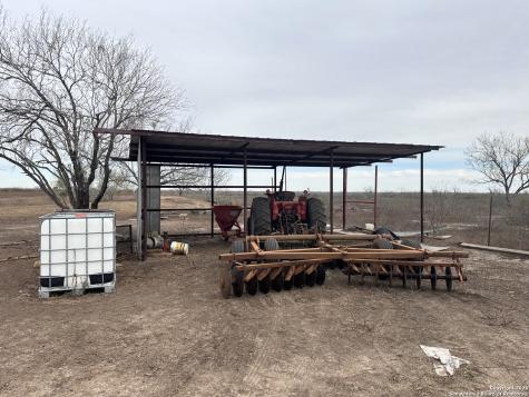 001 County Road 354 Charlotte TX 78011