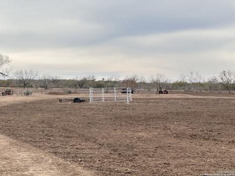 001 County Road 354 Charlotte TX 78011