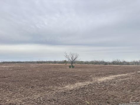 001 County Road 354 Charlotte TX 78011