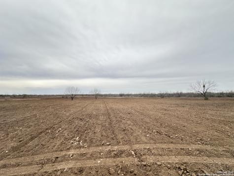 001 County Road 354 Charlotte TX 78011