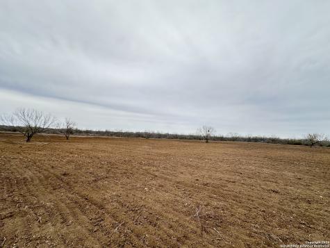001 County Road 354 Charlotte TX 78011