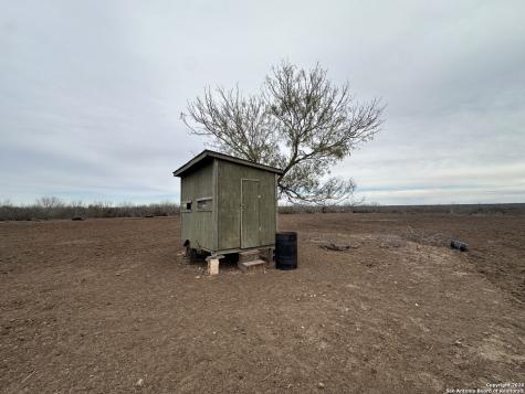 001 County Road 354 Charlotte TX 78011
