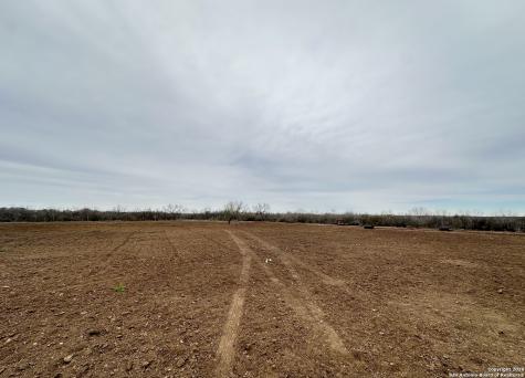 001 County Road 354 Charlotte TX 78011