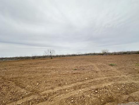 001 County Road 354 Charlotte TX 78011