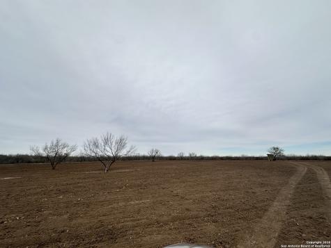 001 County Road 354 Charlotte TX 78011
