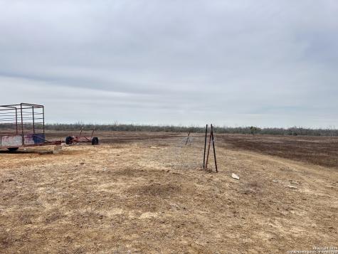 001 County Road 354 Charlotte TX 78011