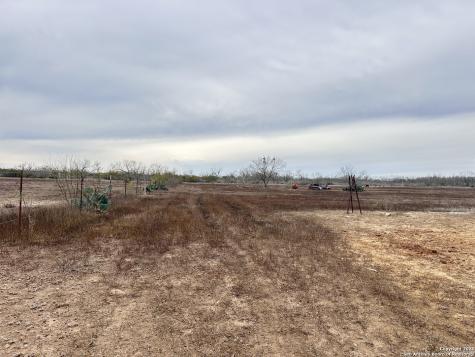 001 County Road 354 Charlotte TX 78011