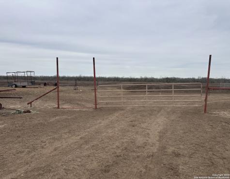 001 County Road 354 Charlotte TX 78011