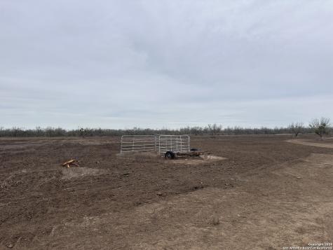 001 County Road 354 Charlotte TX 78011
