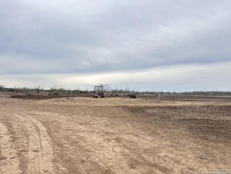 001 County Road 354 Charlotte TX 78011