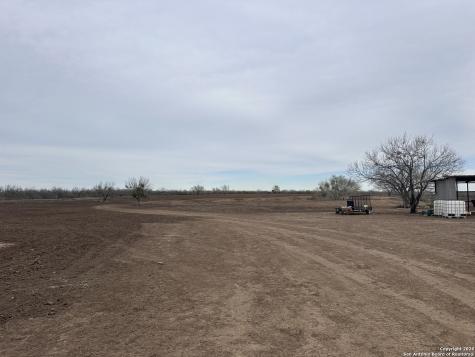 001 County Road 354 Charlotte TX 78011