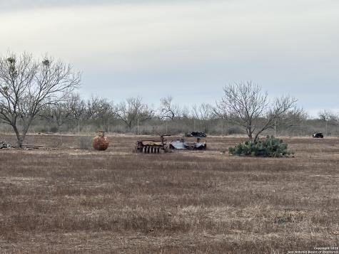 001 County Road 354 Charlotte TX 78011