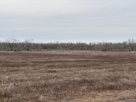 001 County Road 354 Charlotte TX 78011