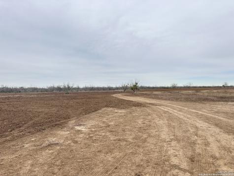 001 County Road 354 Charlotte TX 78011