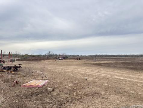 001 County Road 354 Charlotte TX 78011