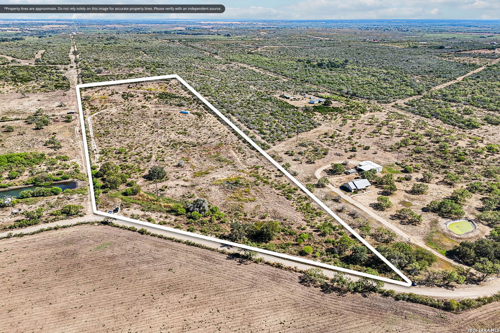 4936 County Road 5710 Devine TX 78016