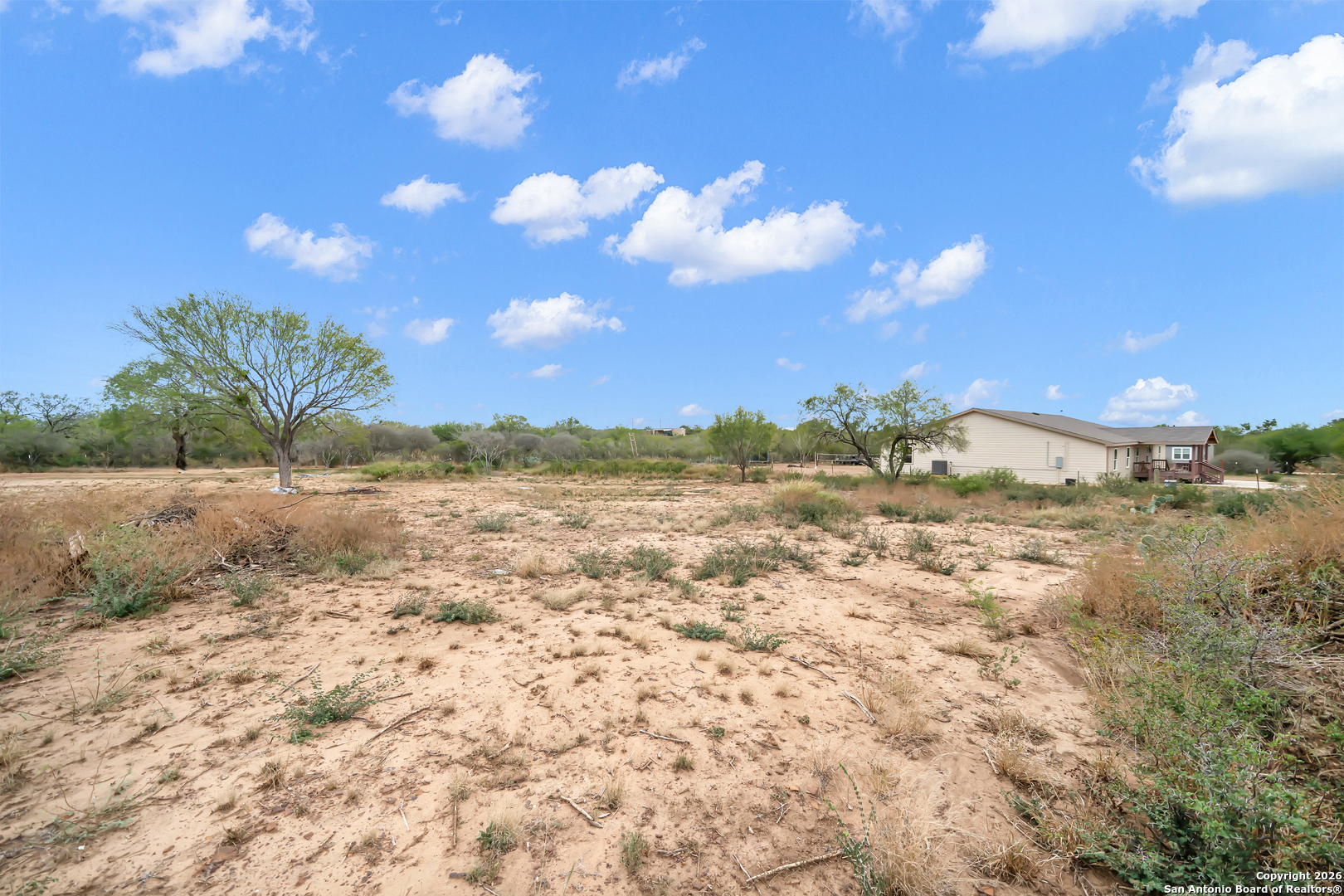 138 County Road 2665 Devine TX 78016