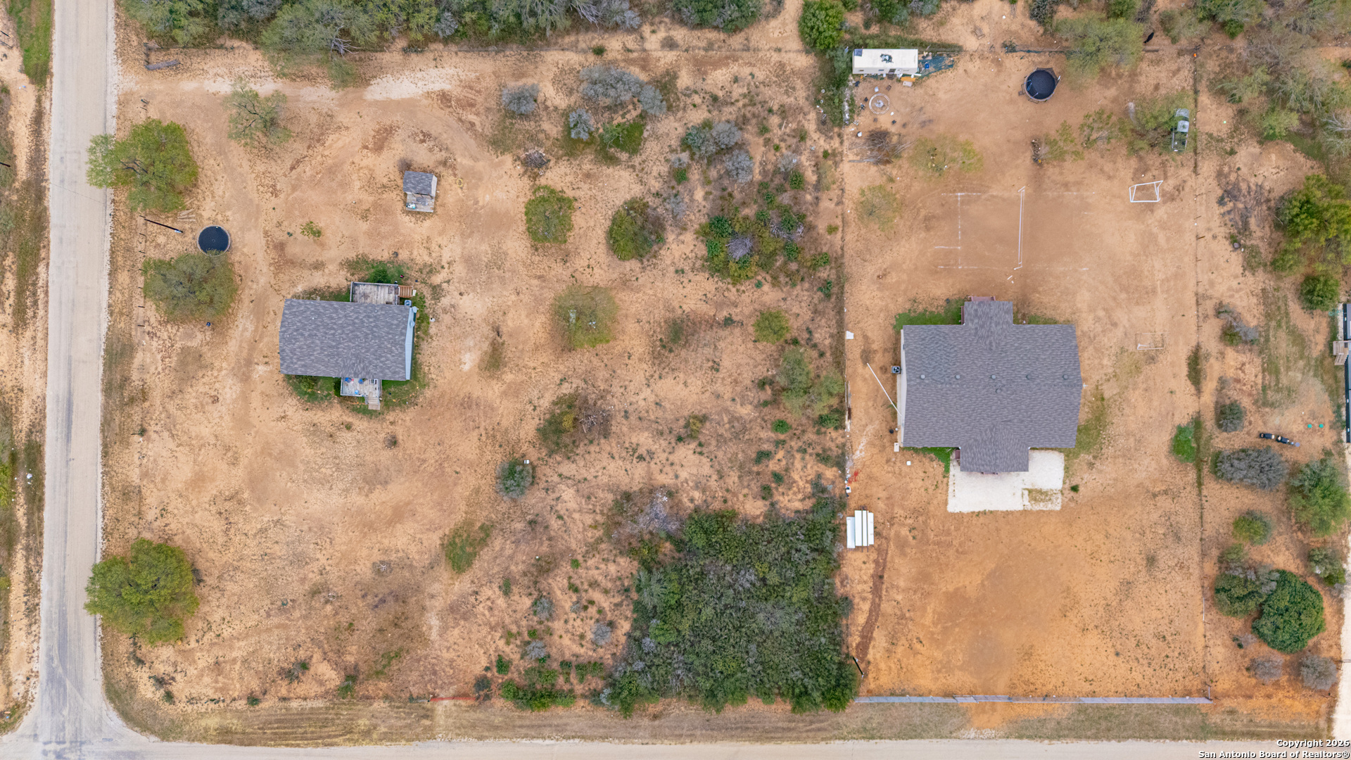 138 County Road 2665 Devine TX 78016
