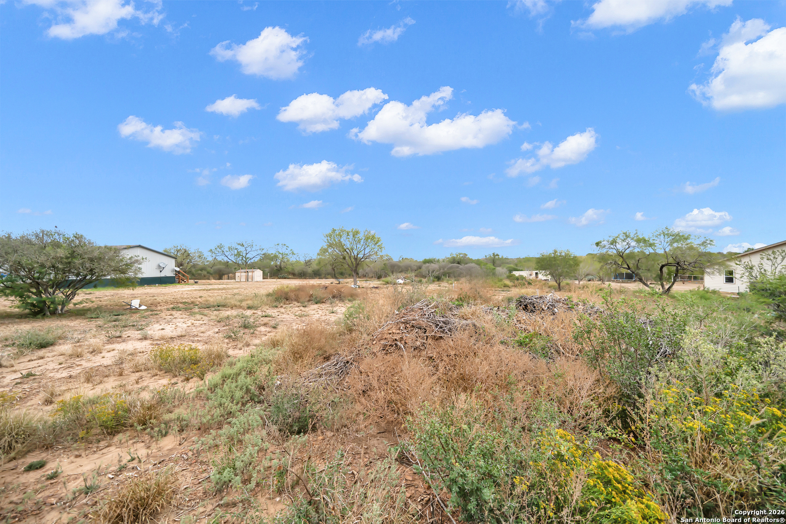 138 County Road 2665 Devine TX 78016