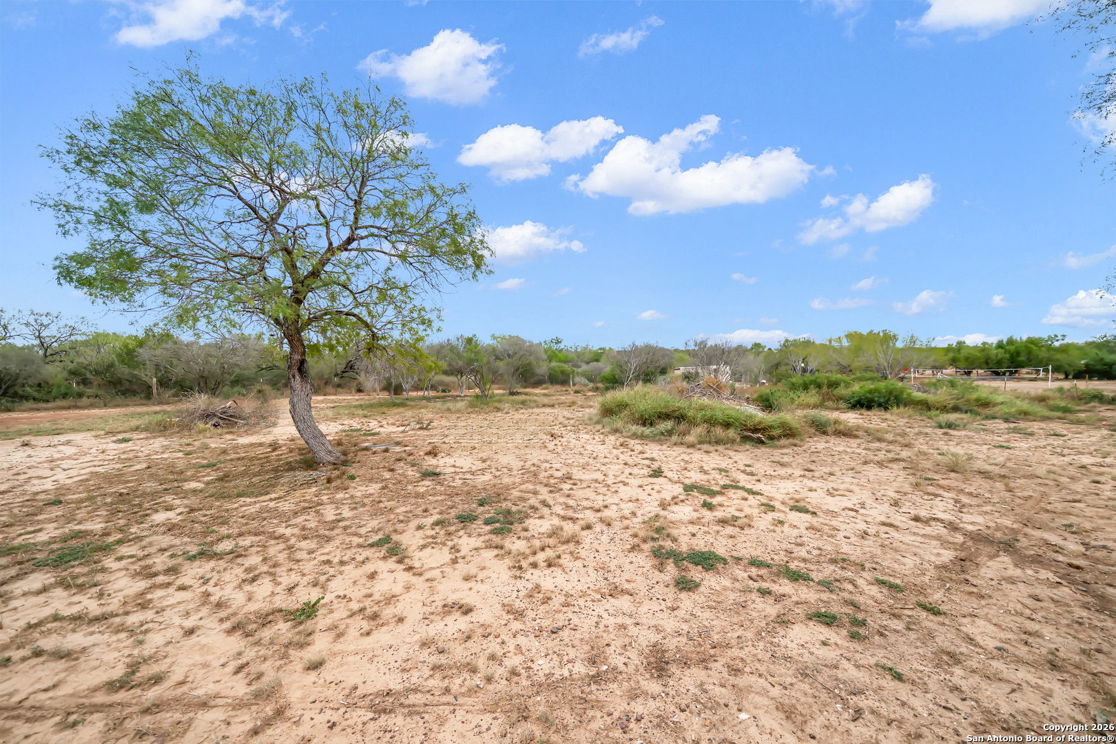 138 County Road 2665 Devine TX 78016