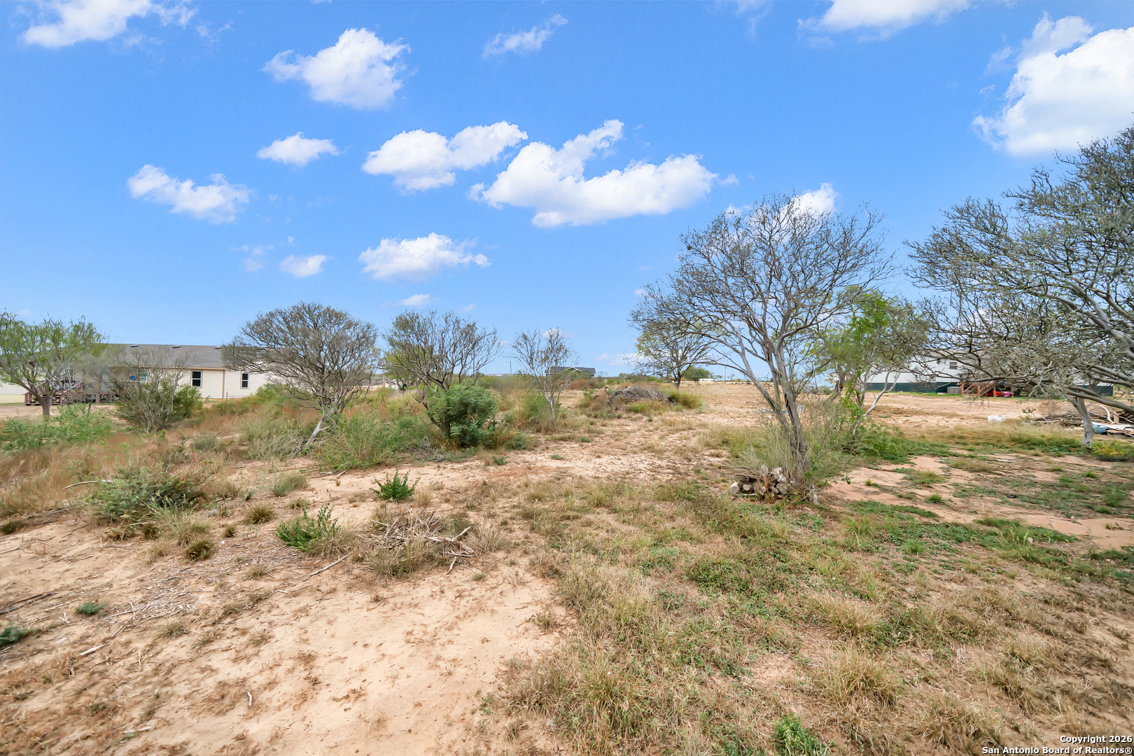 138 County Road 2665 Devine TX 78016