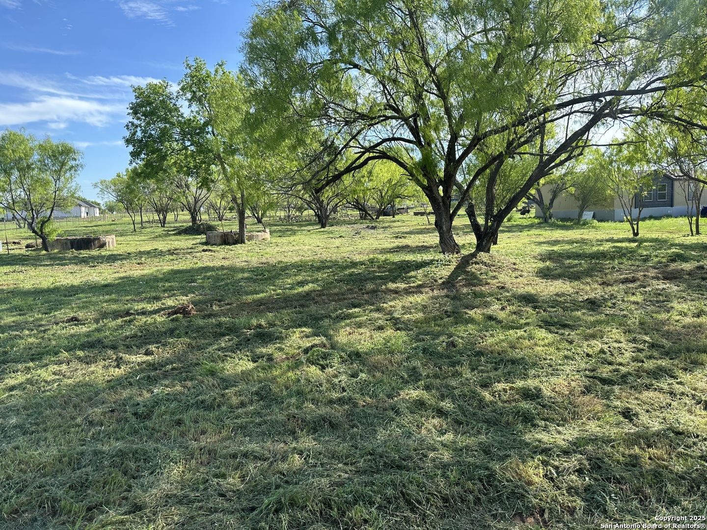 148 County Road 2667 Devine TX 78016