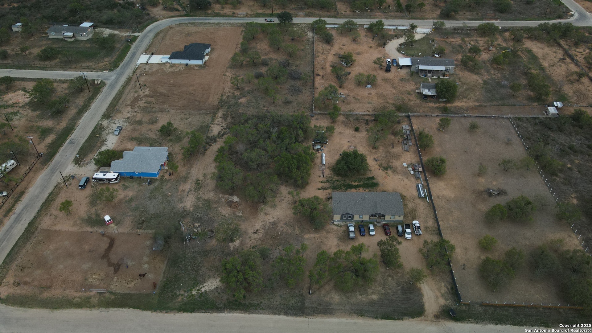 148 County Road 2667 Devine TX 78016