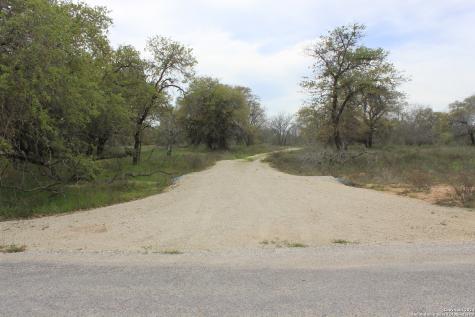 818 Encino Way Natalia TX 78059