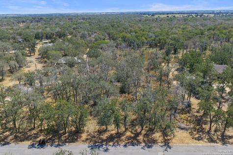 1963 Deer Trail Floresville TX 78114