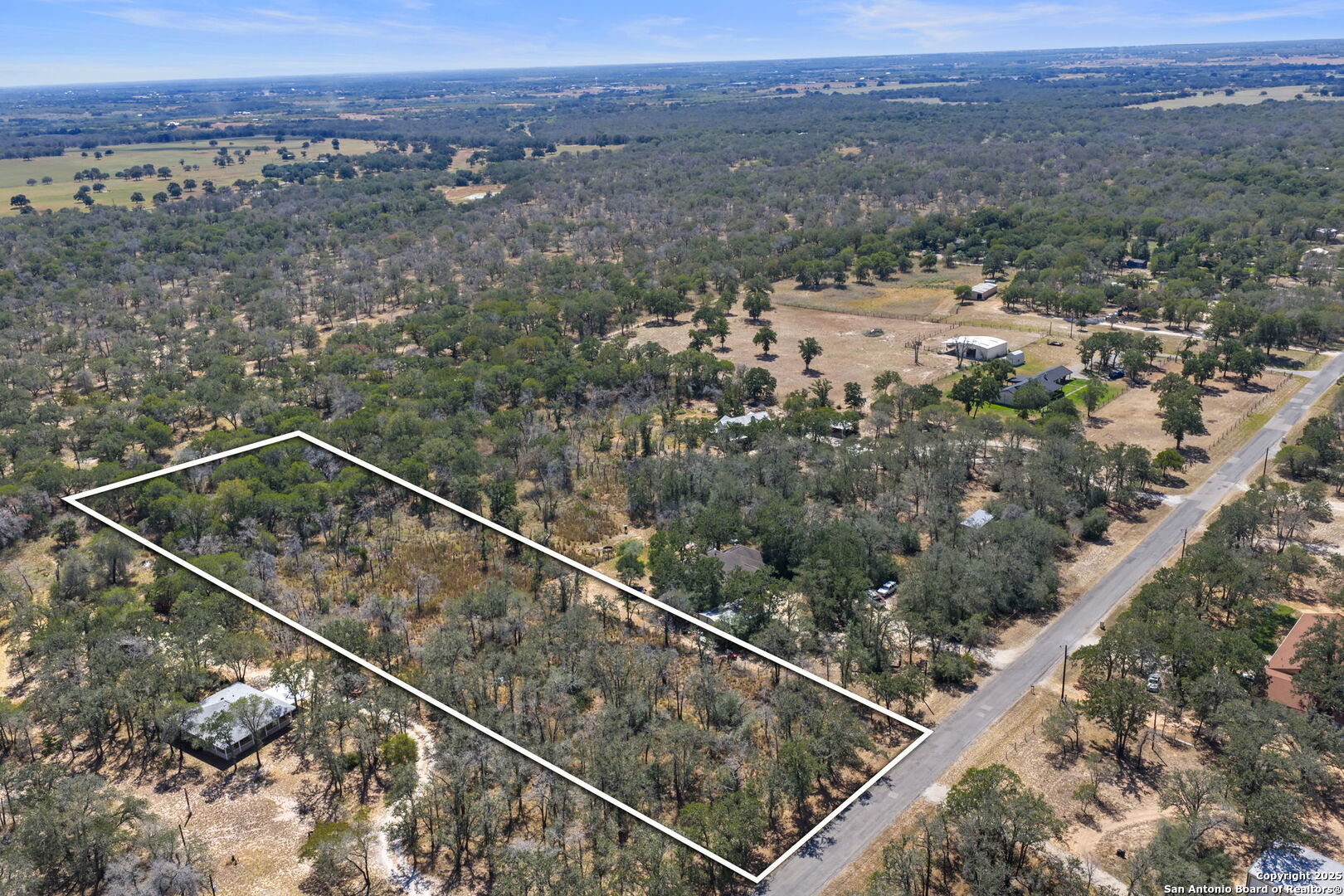 1963 Deer Trail Floresville TX 78114