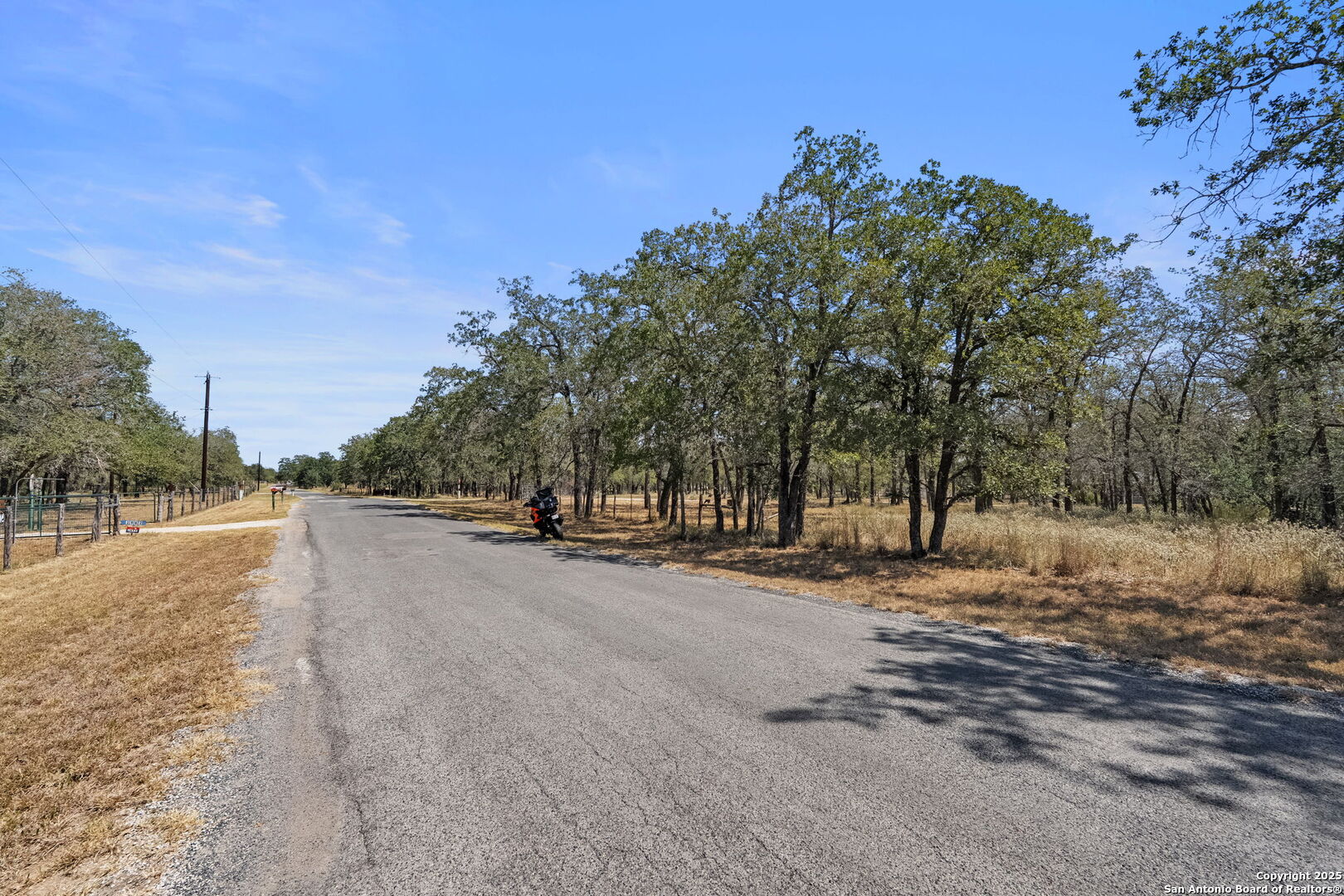 1963 Deer Trail Floresville TX 78114