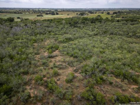 558 Ramos Lane Floresville TX 78114