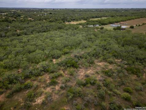 558 Ramos Lane Floresville TX 78114