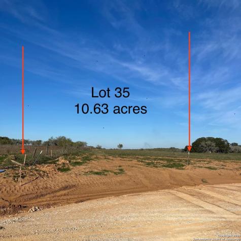 116 Hidden Hills Floresville TX 78114
