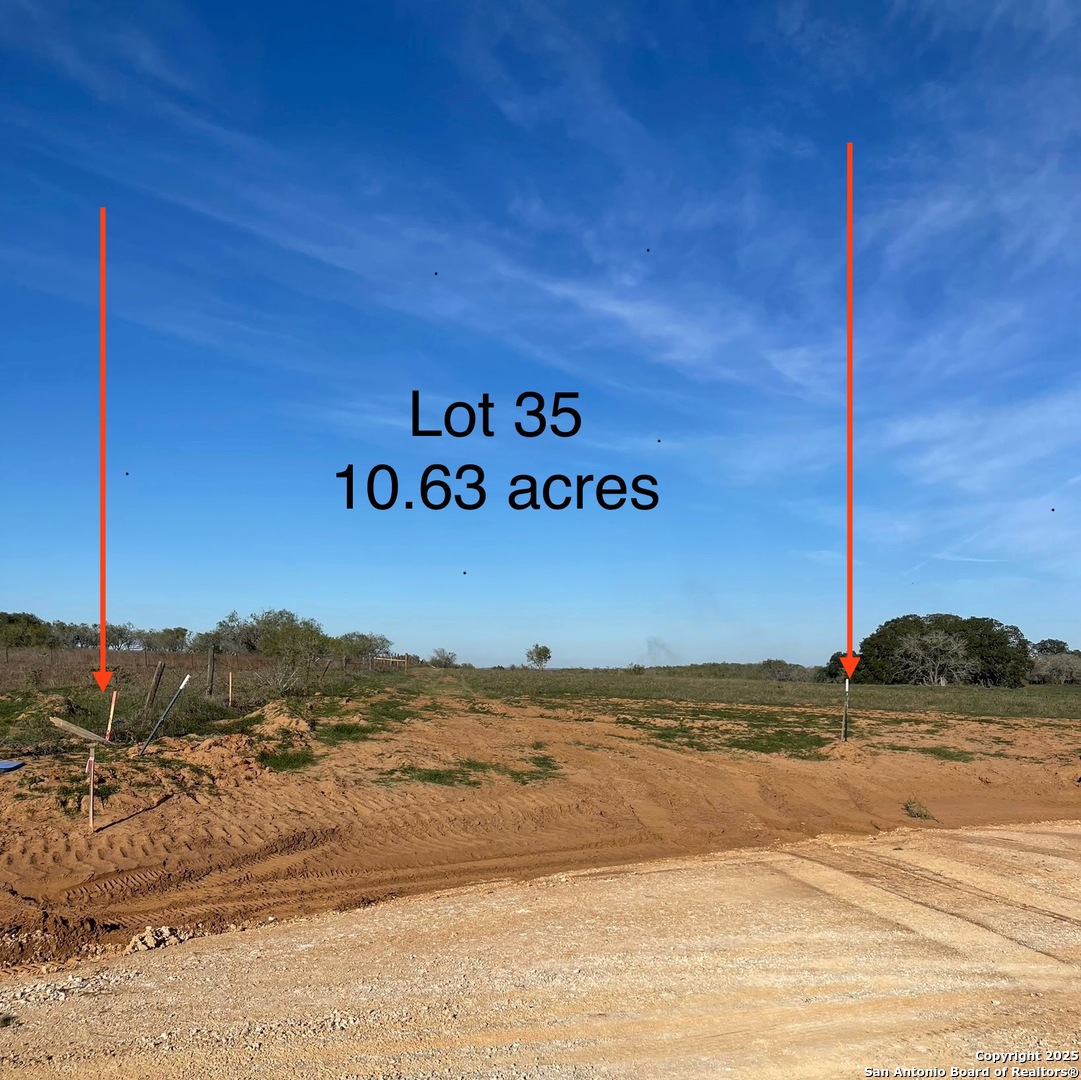 116 Hidden Hills Floresville TX 78114