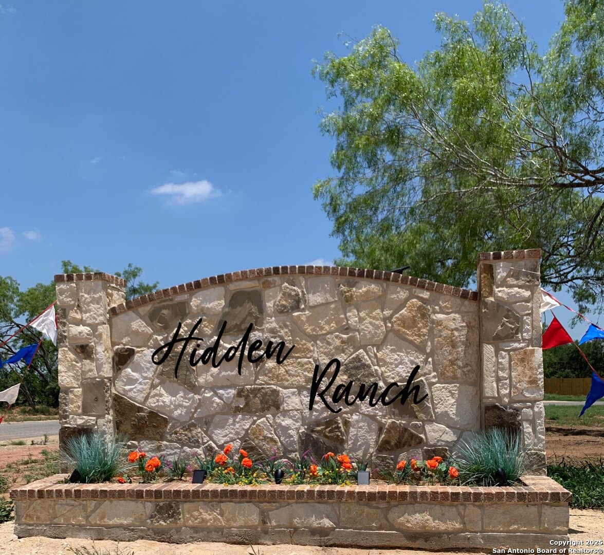 116 Hidden Hills Floresville TX 78114
