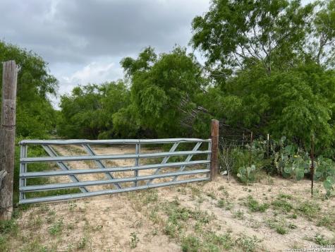 15828 Fm 775 Floresville TX 78114