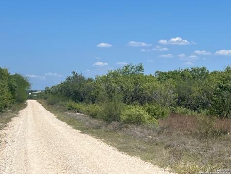 760 Cr 200 Three Rivers TX 78071