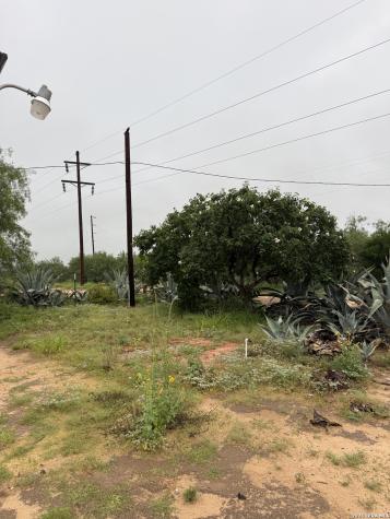 512 Community Road Carrizo Springs TX 78834