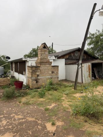 512 Community Road Carrizo Springs TX 78834