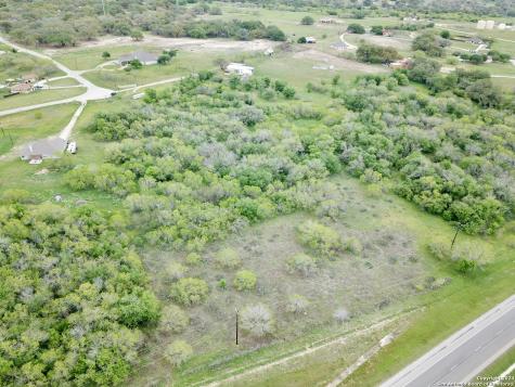 210 Shamrock Drive Floresville TX 78114