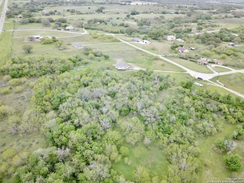 210 Shamrock Drive Floresville TX 78114