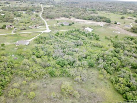 210 Shamrock Drive Floresville TX 78114
