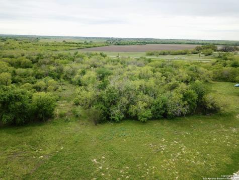 210 Shamrock Drive Floresville TX 78114