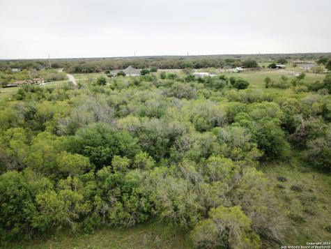 210 Shamrock Drive Floresville TX 78114